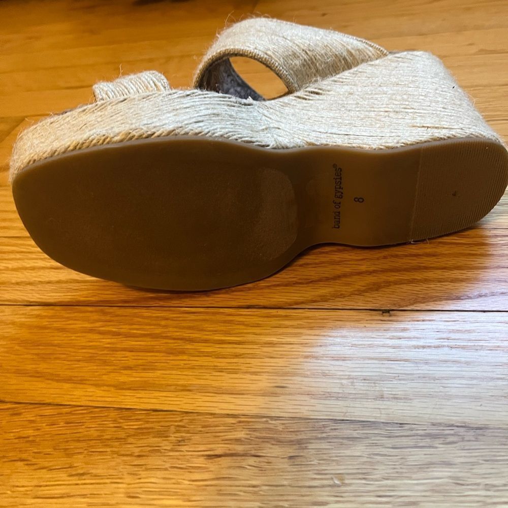 Gently used Band of Gypsies 4 inch Wedges Size 8 - good condition! - Picture 4 of 6